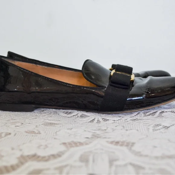Salvatore Ferragamo Black Patent Leather Vara Bow Loafers with Gold Plaque - Picture 4 of 6